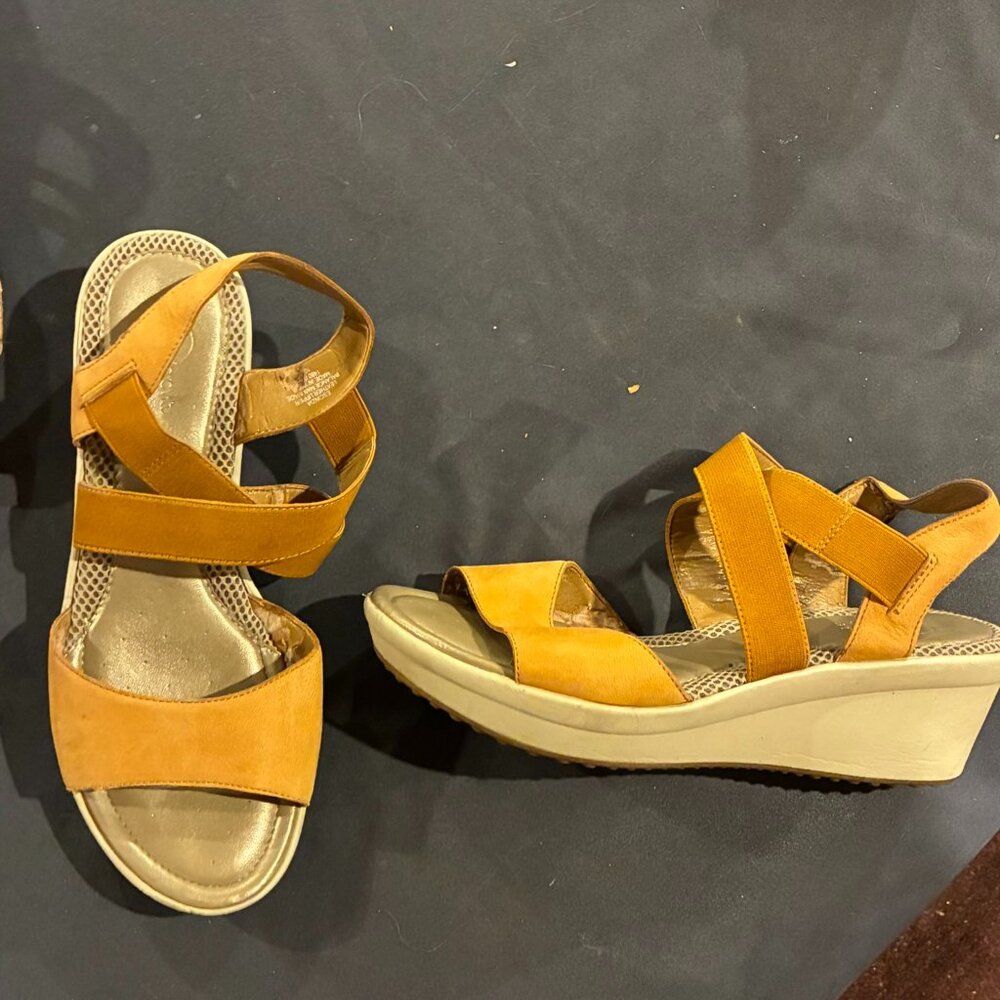 ANTI GRAVITY EASY SPIRIT ankle strap 1.5 inch wedges